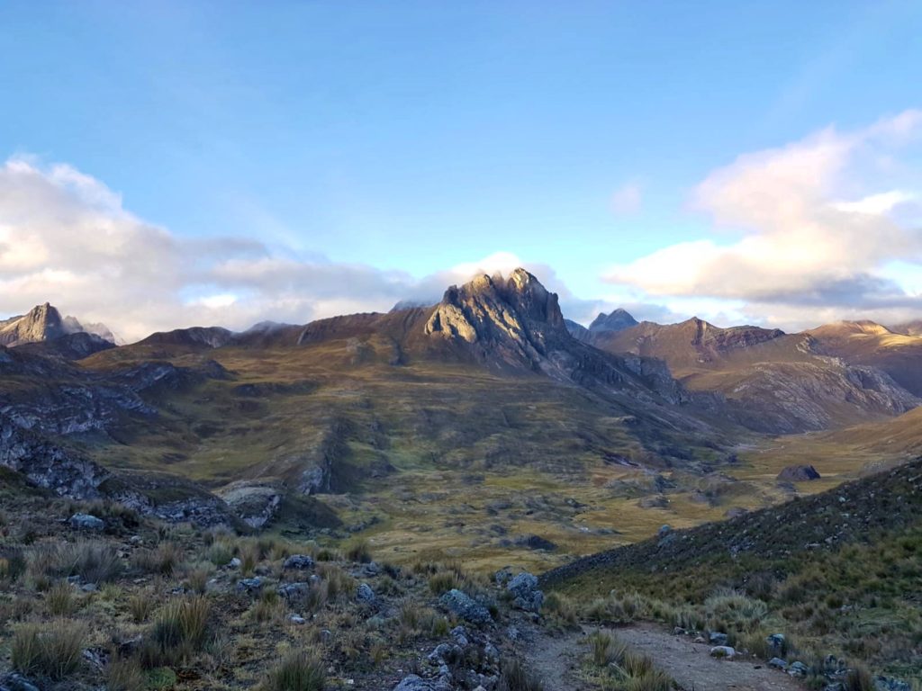 Cordillera Huayhuash circuit without a guide
